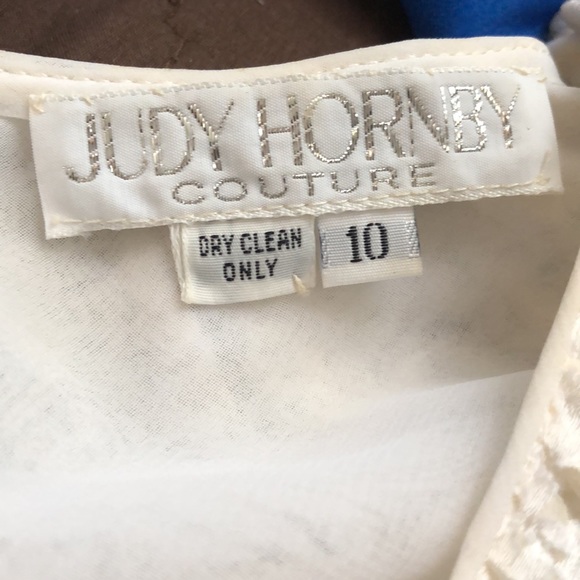 white, ruffled style - Picture 5 of 6